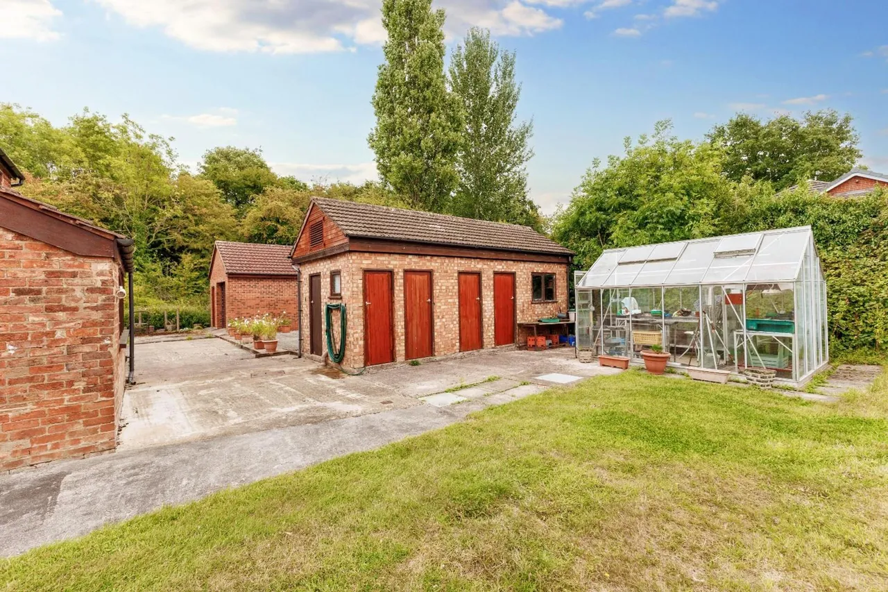 Lentons Lane, Aldermans Green, CV2, photo 29