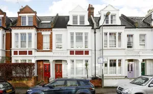 2 bed flat to rent — Chelverton Road London SW15