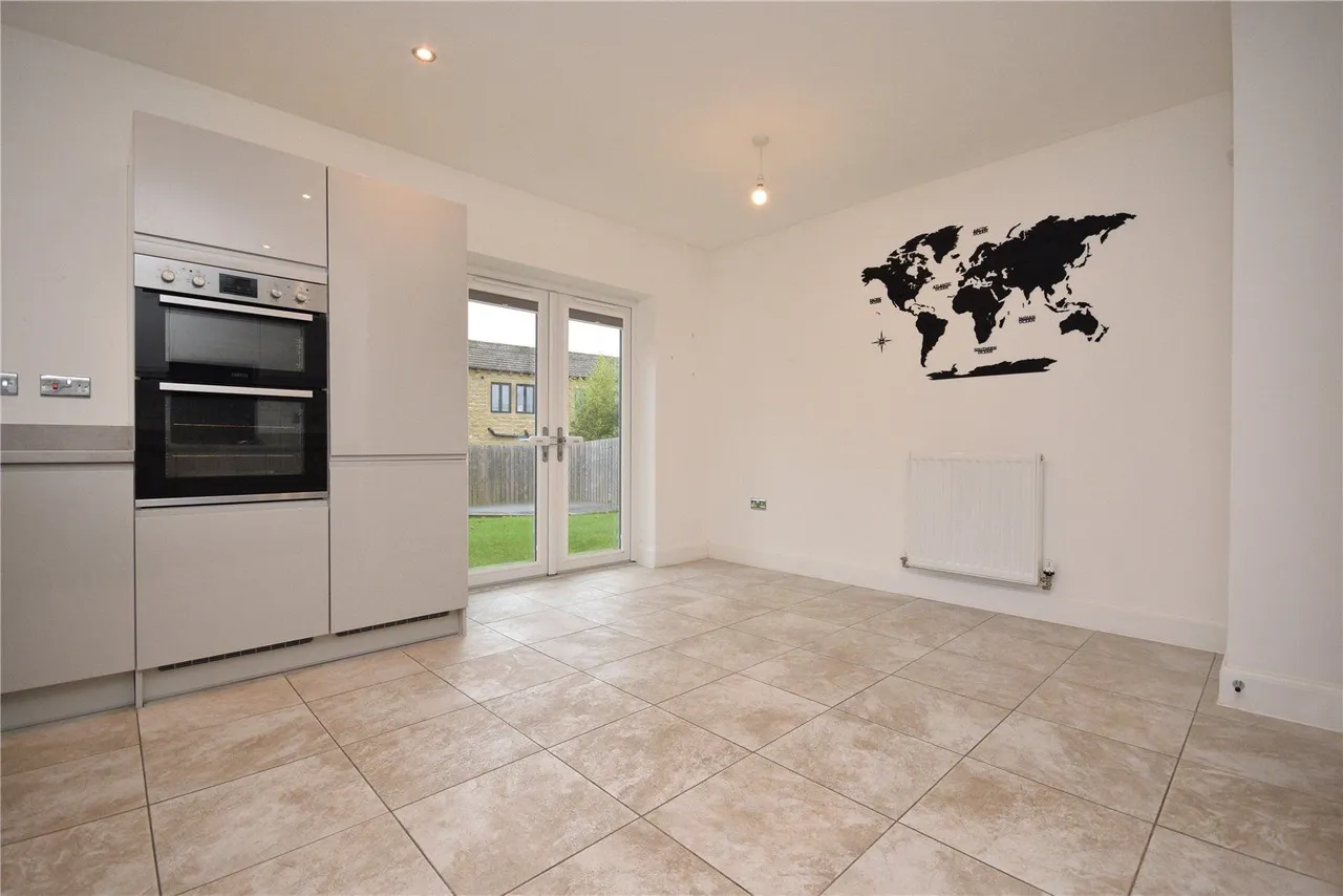 Crocus Drive, Drighlington, BD11, photo 11