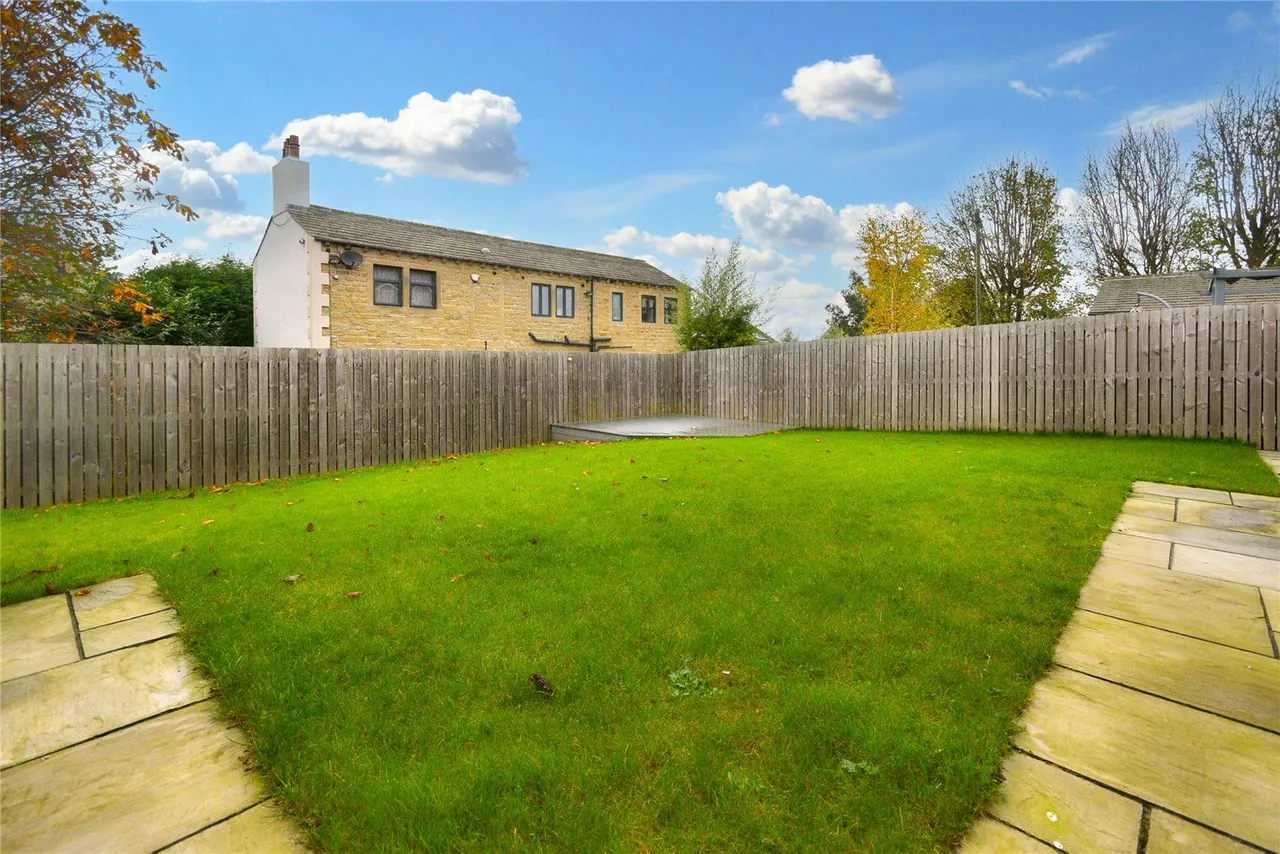 Crocus Drive, Drighlington, BD11, photo 16