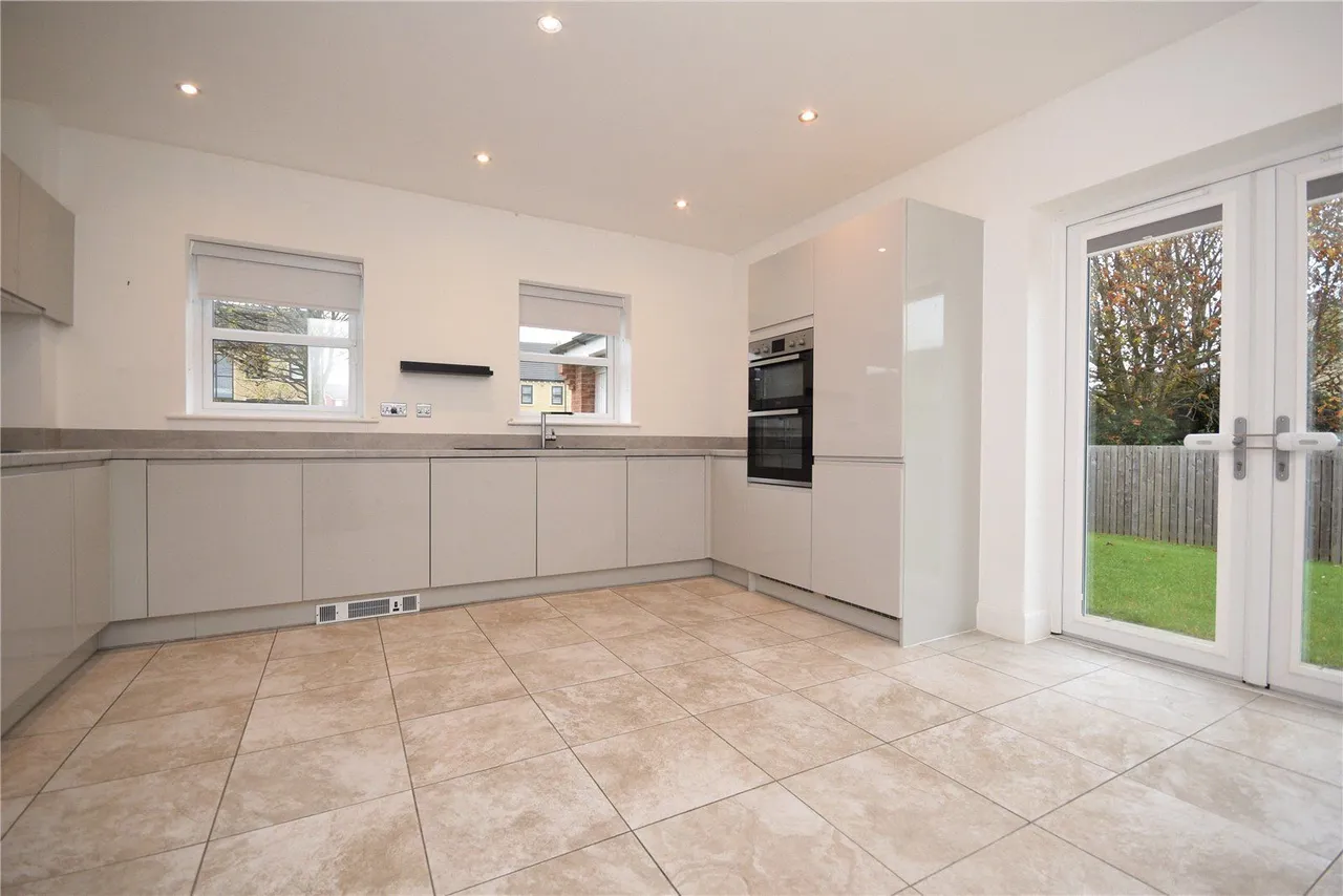 Crocus Drive, Drighlington, BD11, photo 3