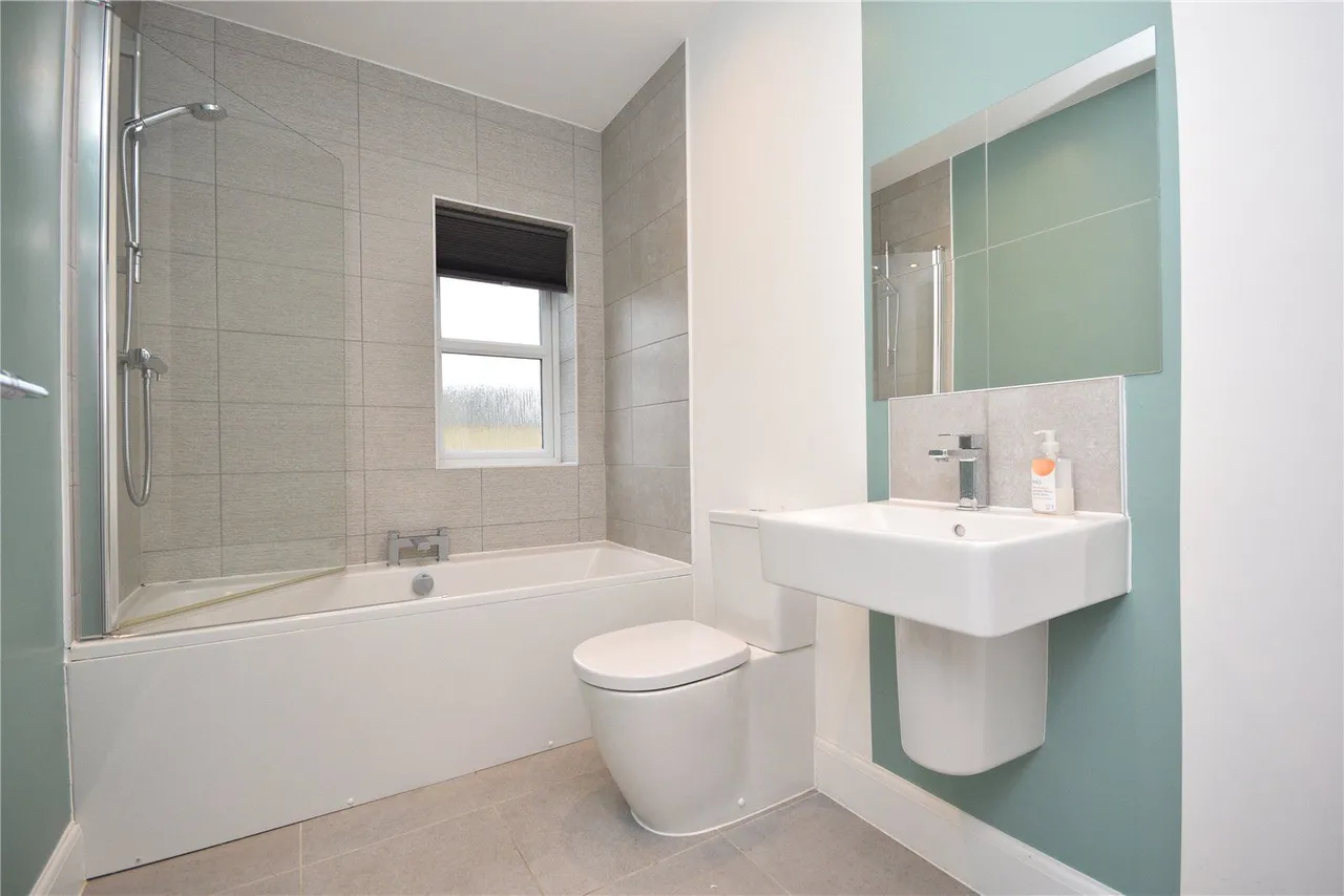 Crocus Drive, Drighlington, BD11, photo 5