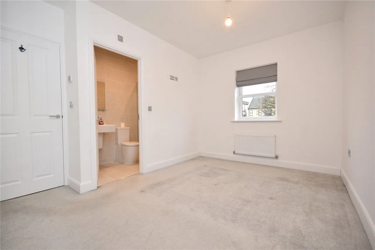 Crocus Drive, Drighlington, BD11, photo 12