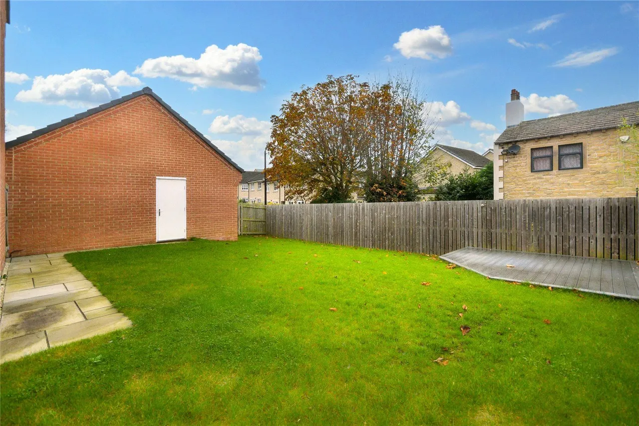 Crocus Drive, Drighlington, BD11, photo 17