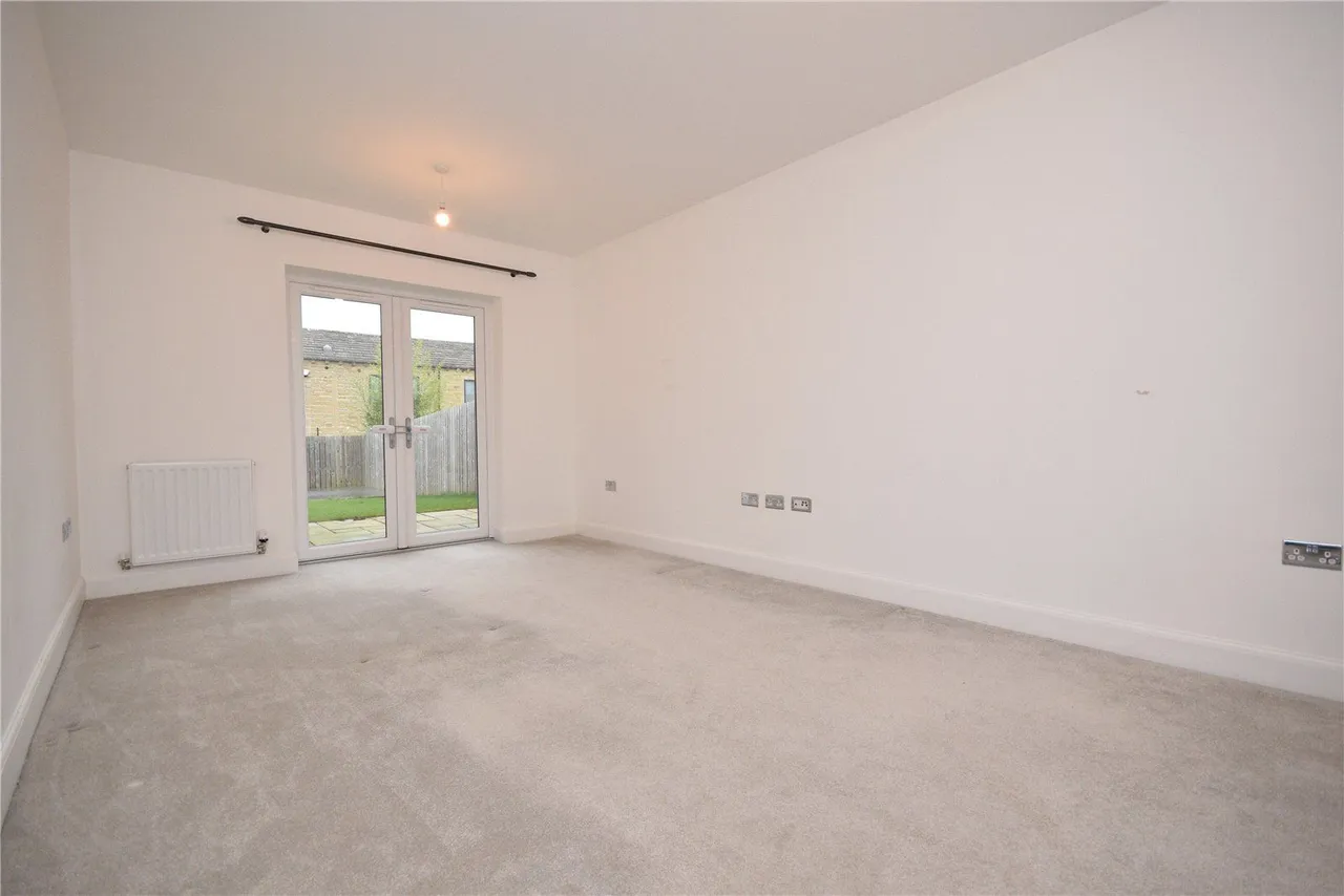 Crocus Drive, Drighlington, BD11, photo 2