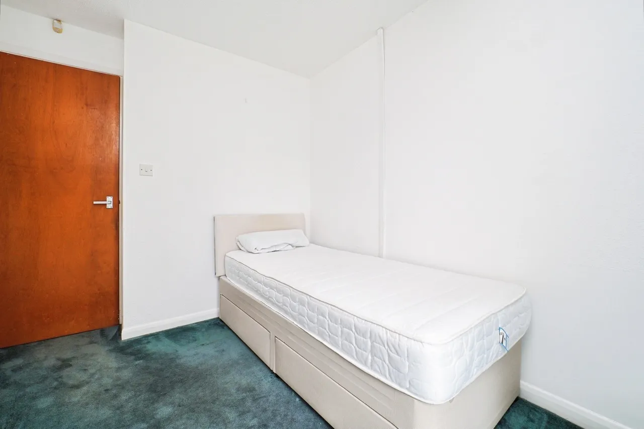 Chesham Drive, Bramcote, Nottingham, NG9, photo 13