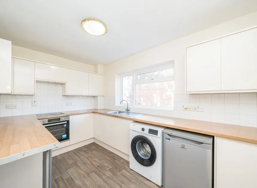 St. Christophers Close, Isleworth, TW7, photo 2