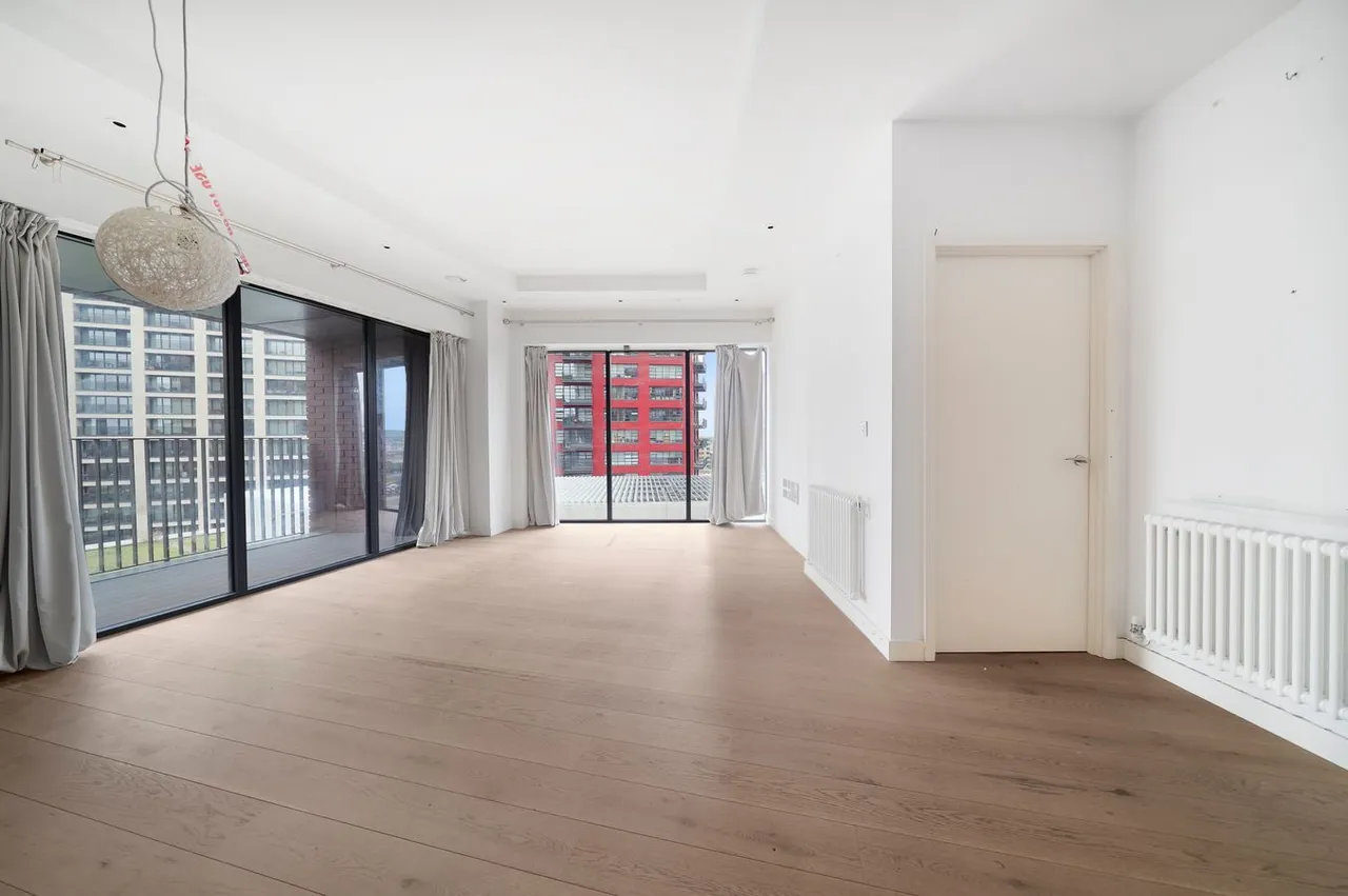 1 bed flat for sale, Modena House, London City Island, E14