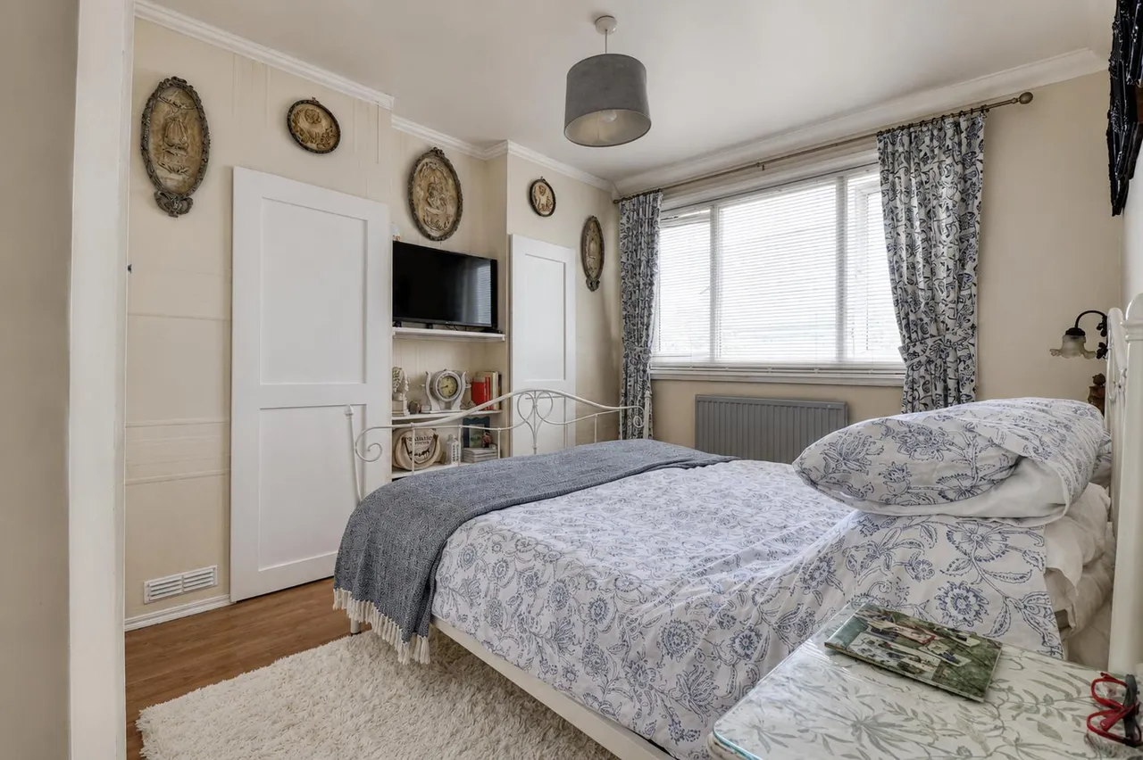 St. Marys Crescent, East Leake, LE12, photo 13
