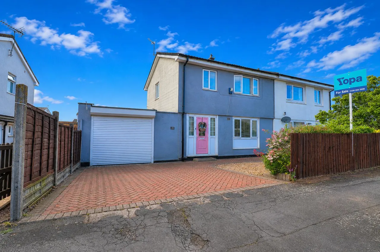 St. Marys Crescent, East Leake, LE12, photo 22