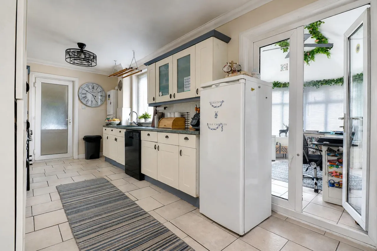 St. Marys Crescent, East Leake, LE12, photo 4