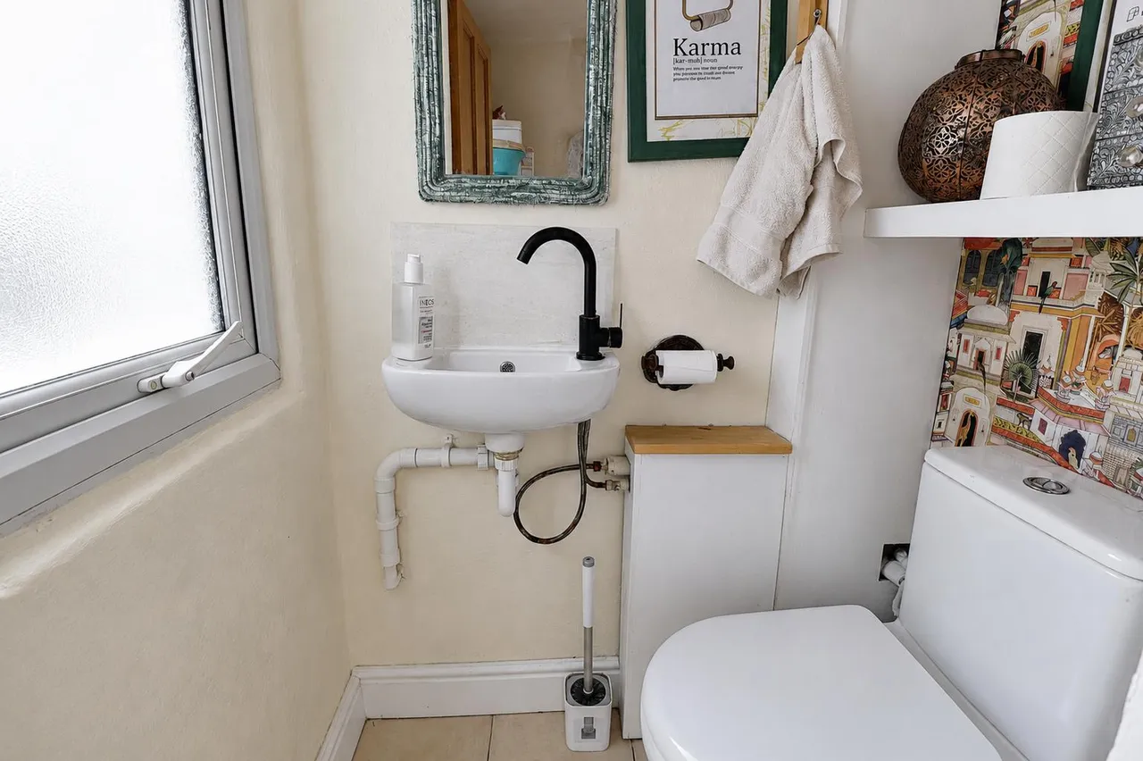 St. Marys Crescent, East Leake, LE12, photo 8