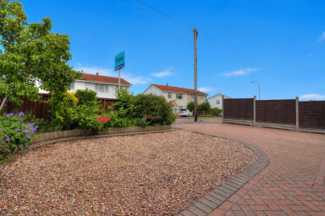 St. Marys Crescent, East Leake, LE12, photo 23