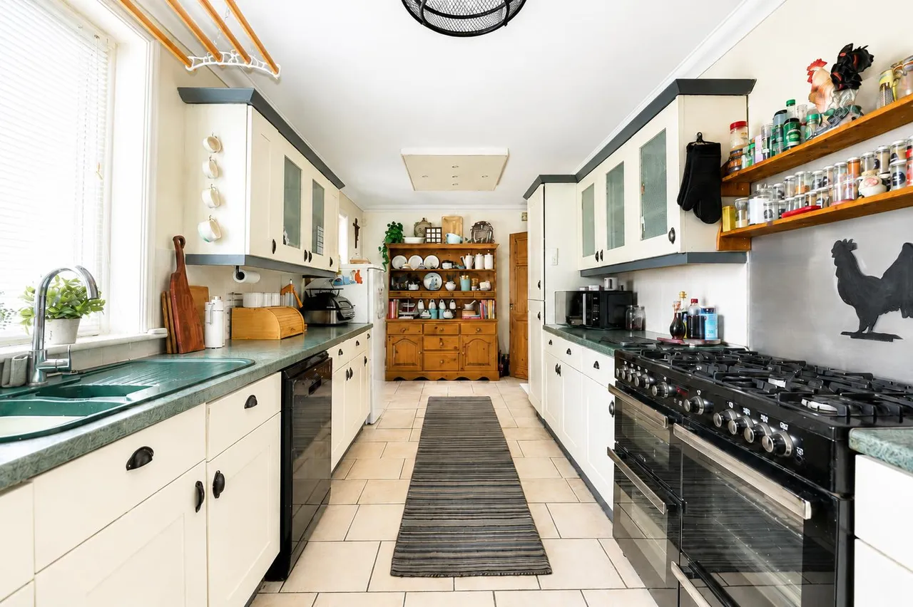 St. Marys Crescent, East Leake, LE12, photo 5