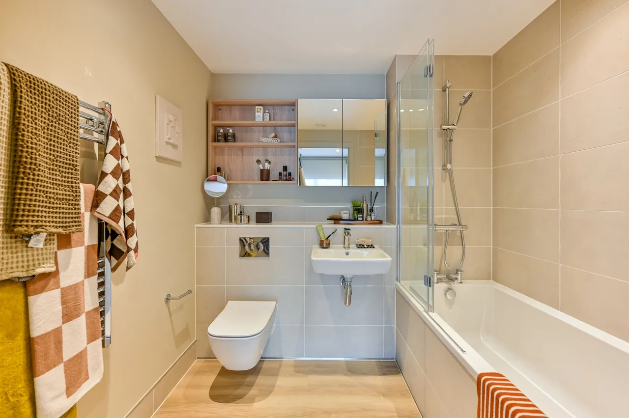 Showflat 2 (1 Bed), Momento Staines-upon-Thames, 28 Mill Mead, photo 6