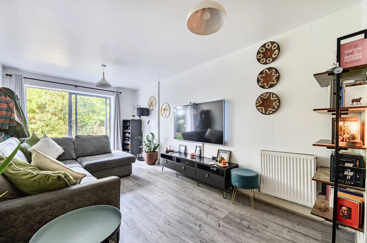 Coombe Way, Farnborough, Hampshire, GU14 7GB, photo 2