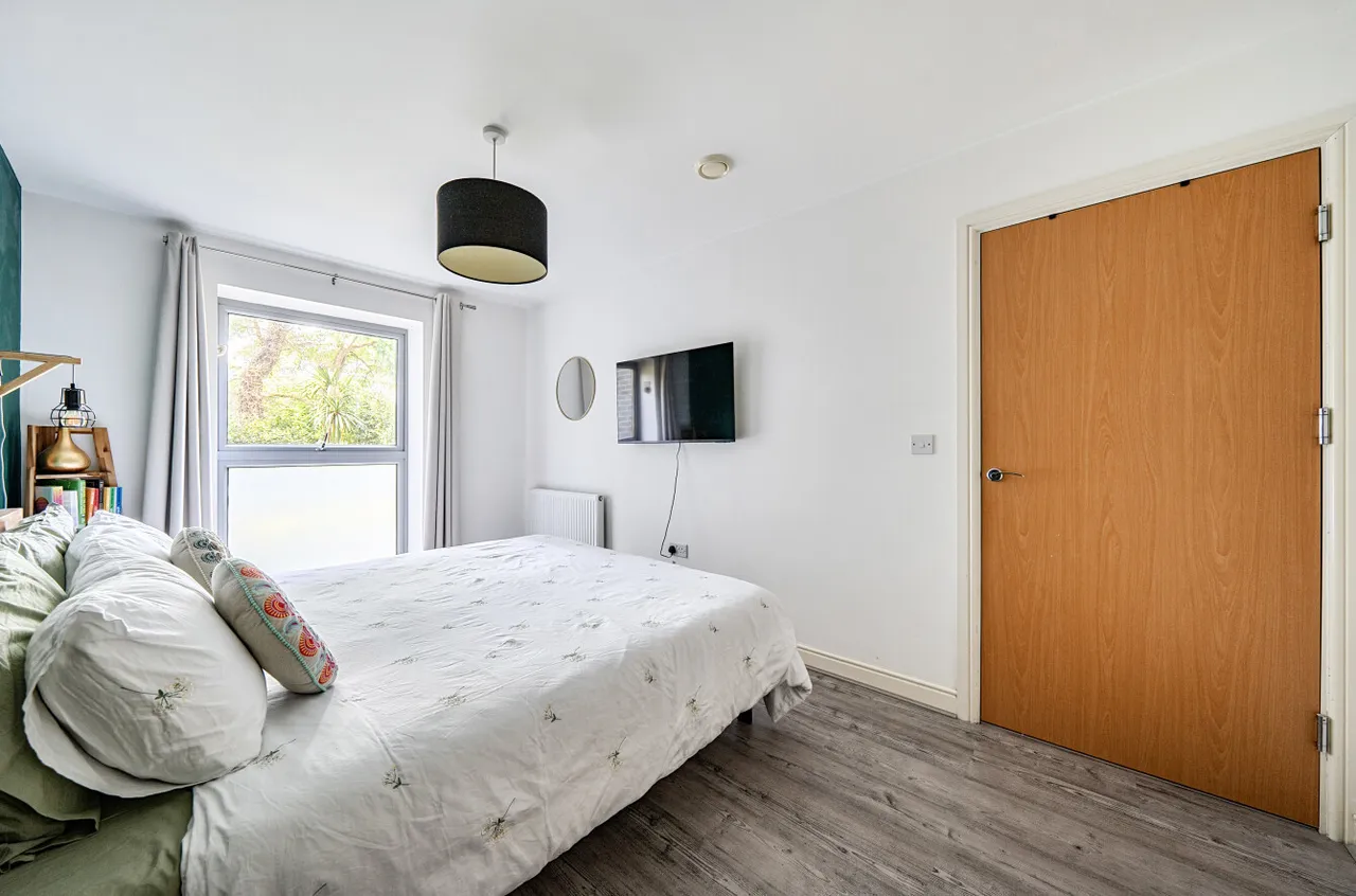 Coombe Way, Farnborough, Hampshire, GU14 7GB, photo 18