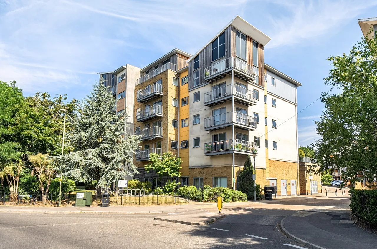 Coombe Way, Farnborough, Hampshire, GU14 7GB, photo 20