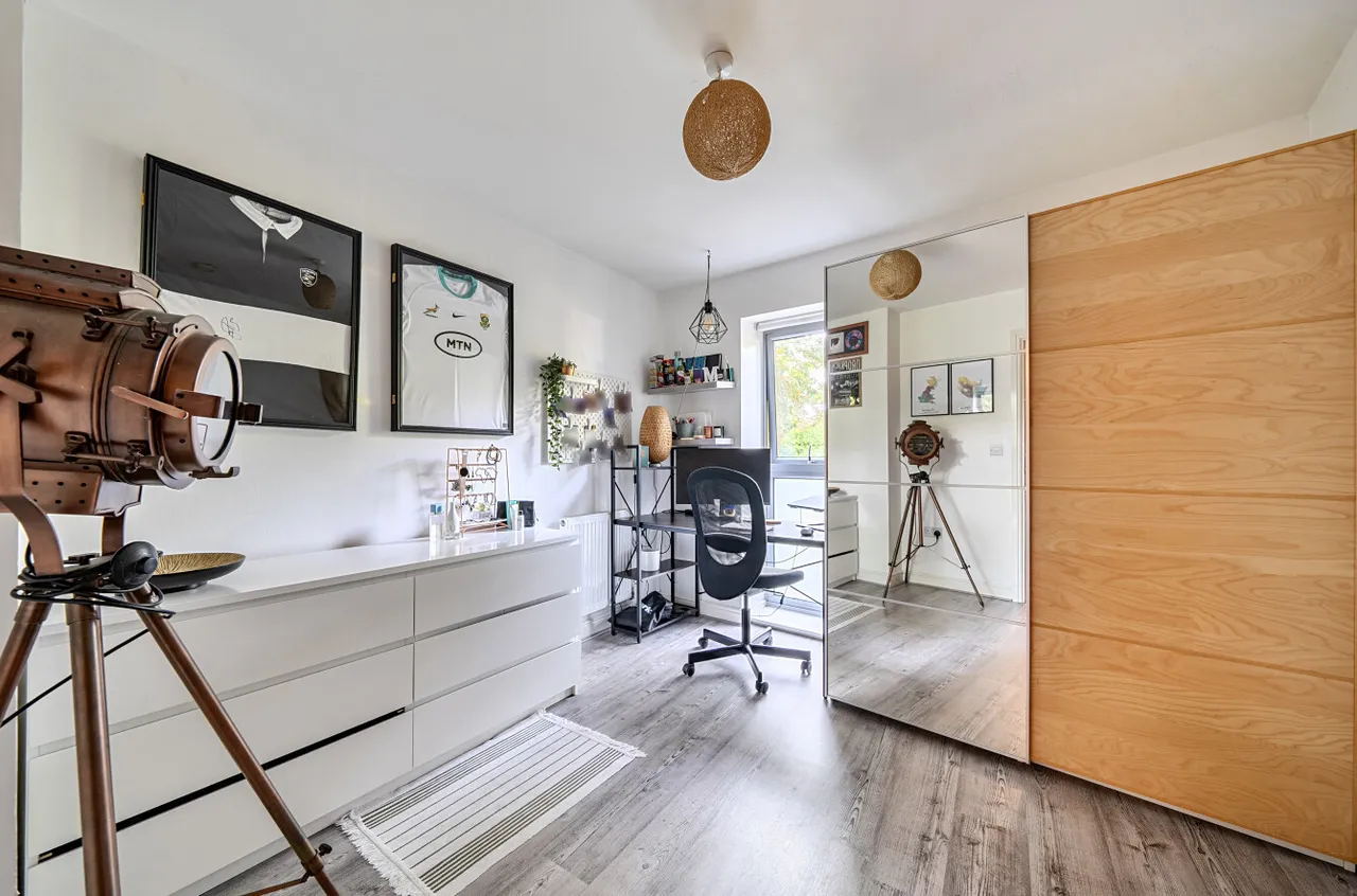 Coombe Way, Farnborough, Hampshire, GU14 7GB, photo 5