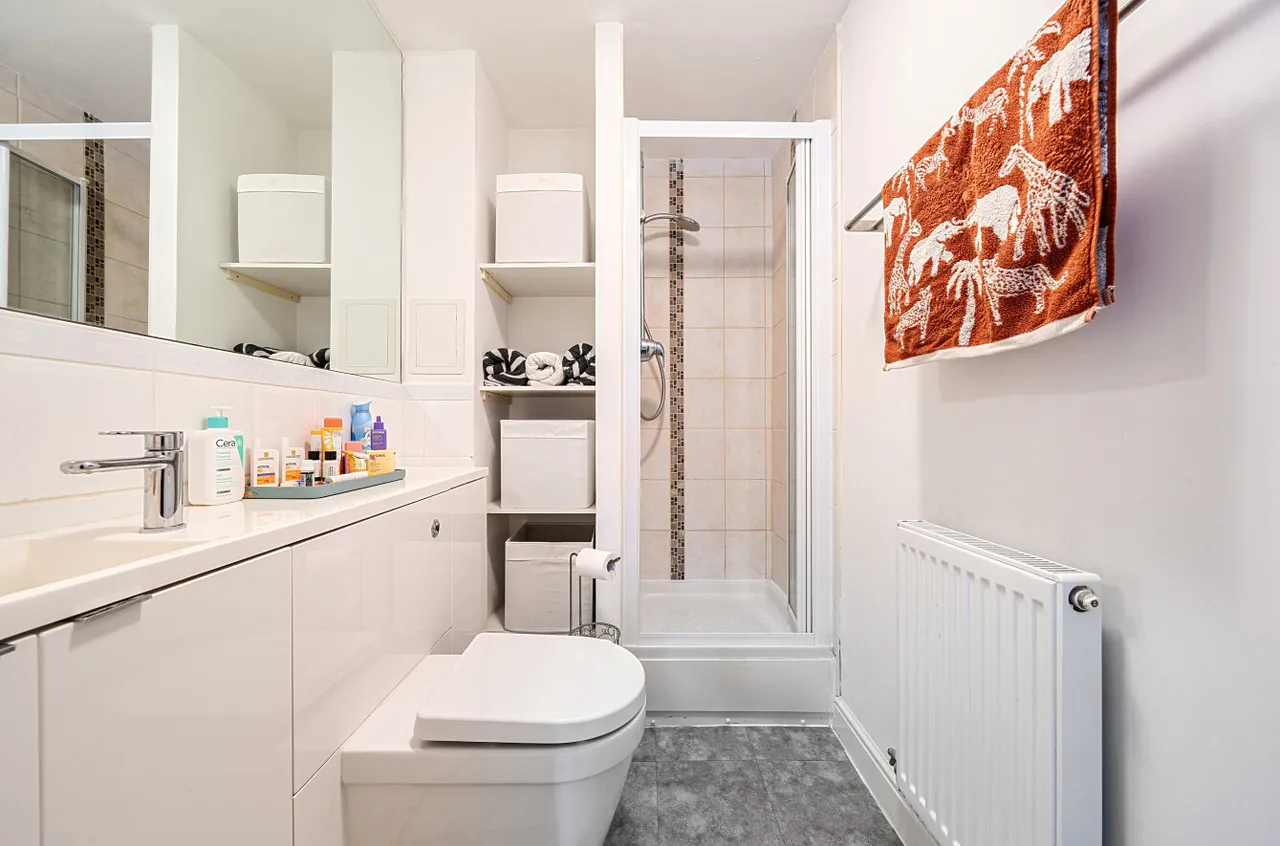 Coombe Way, Farnborough, Hampshire, GU14 7GB, photo 10