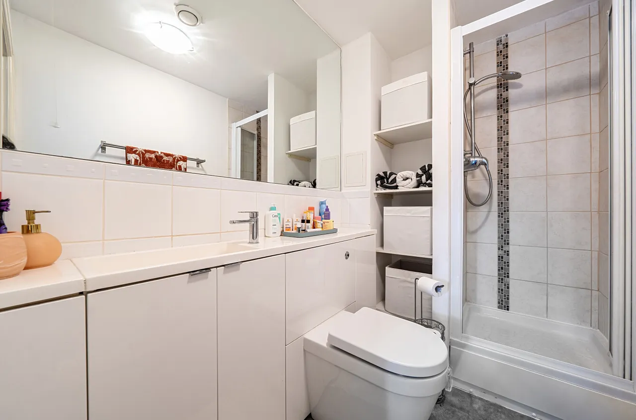 Coombe Way, Farnborough, Hampshire, GU14 7GB, photo 13