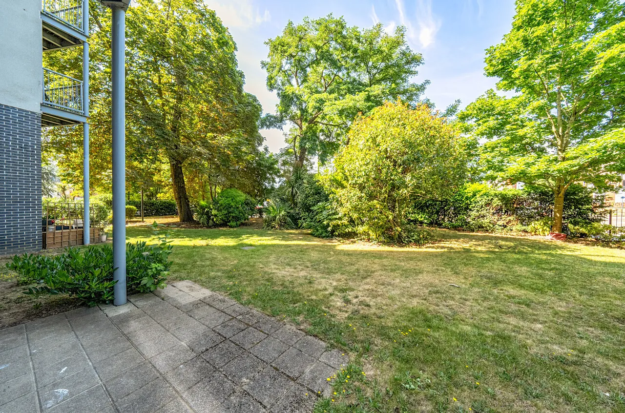 Coombe Way, Farnborough, Hampshire, GU14 7GB, photo 16