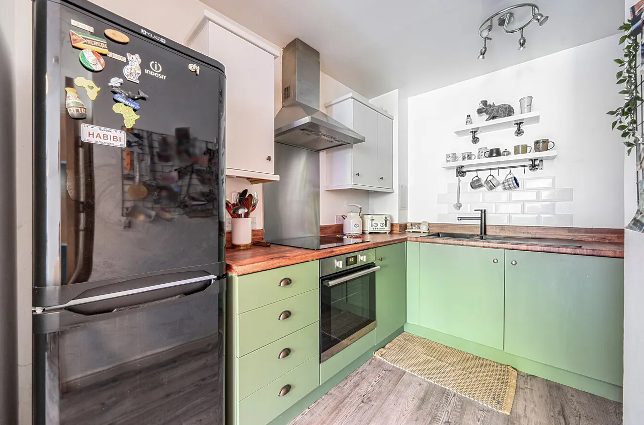 Coombe Way, Farnborough, Hampshire, GU14 7GB, photo 4