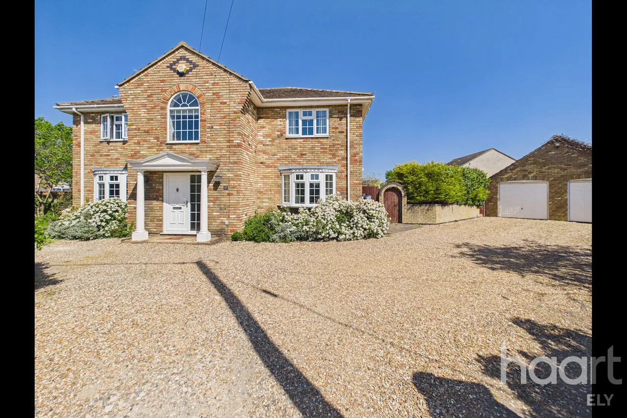 4 bed house for sale, Newmarket Road, Stretham, CB6