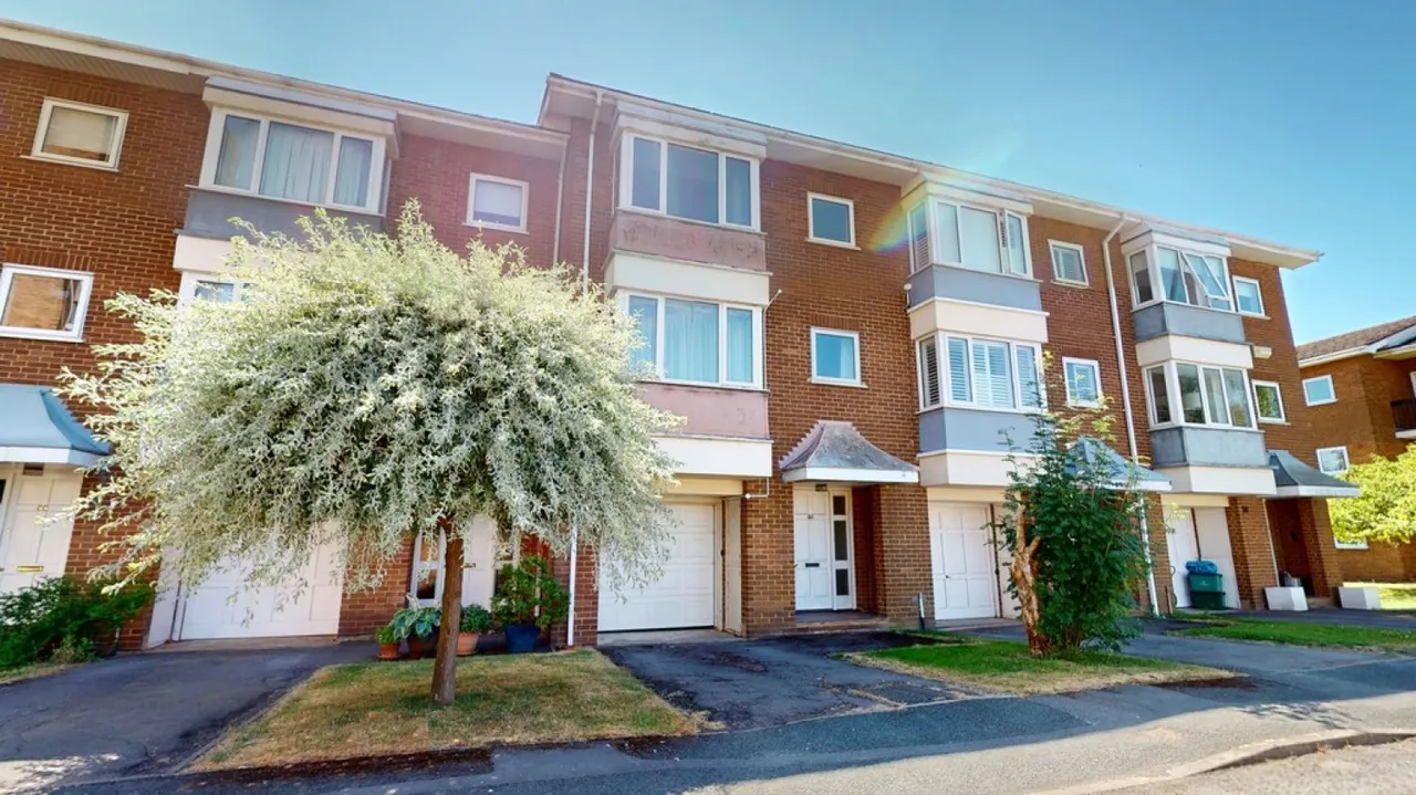 3 bed house for sale — Evesham Road, Cheltenham, Gloucestershire