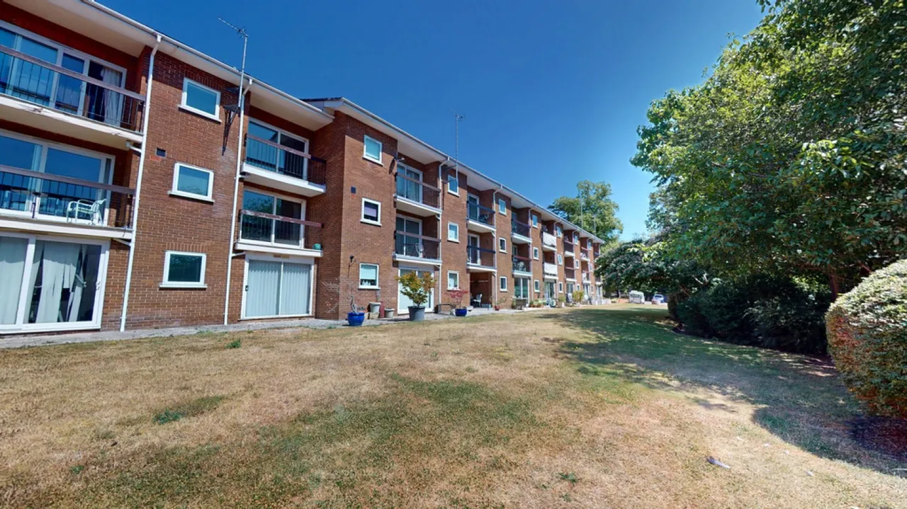 Evesham Road, Cheltenham, Gloucestershire, photo 10