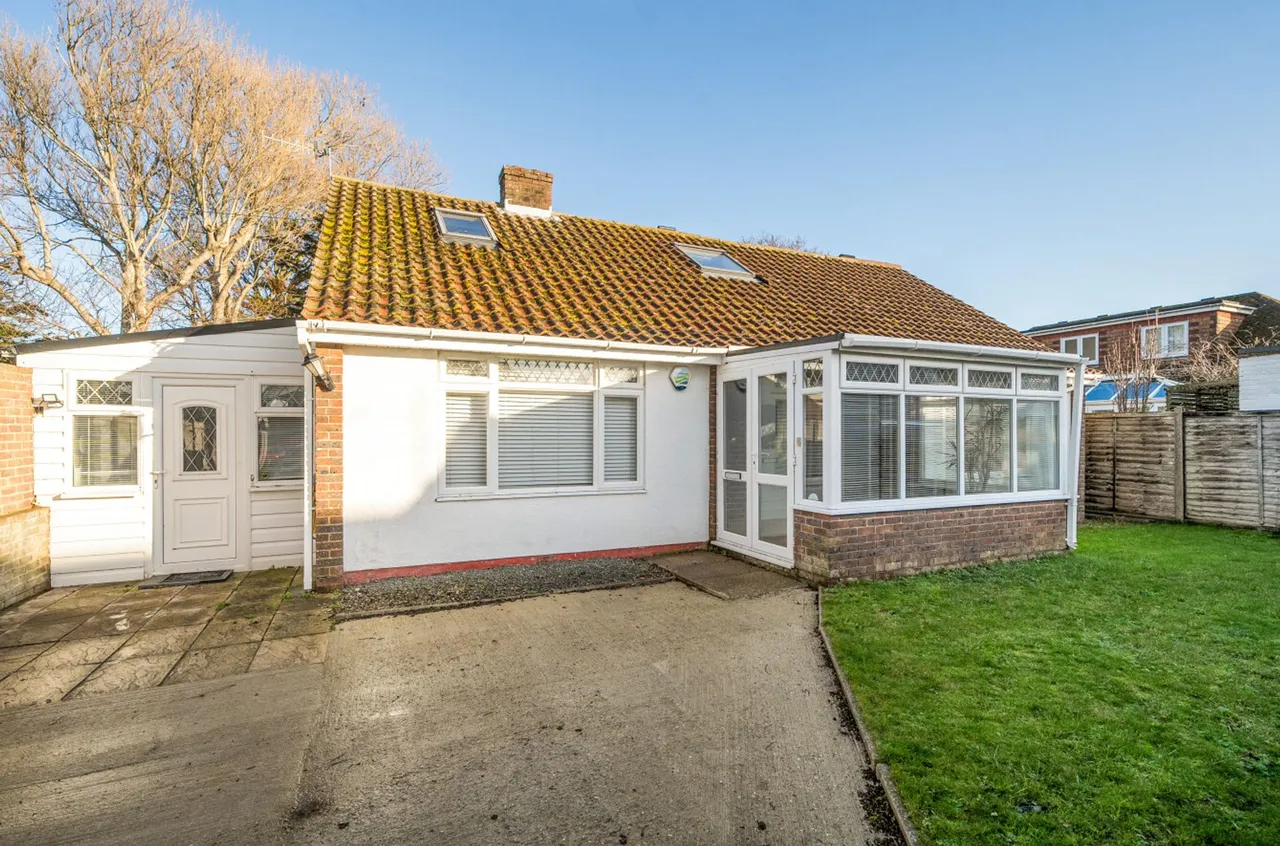 4 bed property for sale, The Bridgeway, Selsey, PO20
