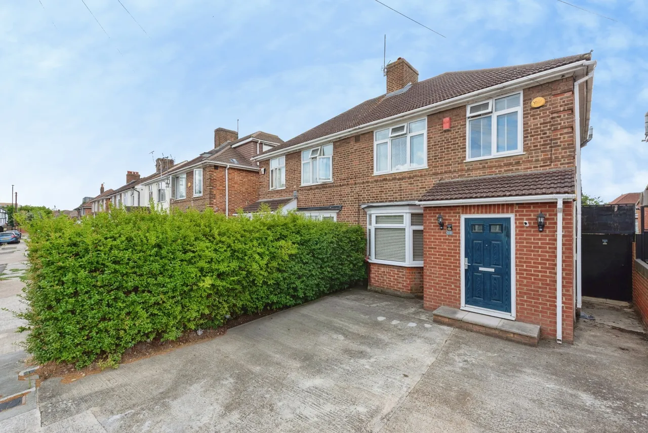 3 bed house to rent, Prospect Close, Hounslow, TW3