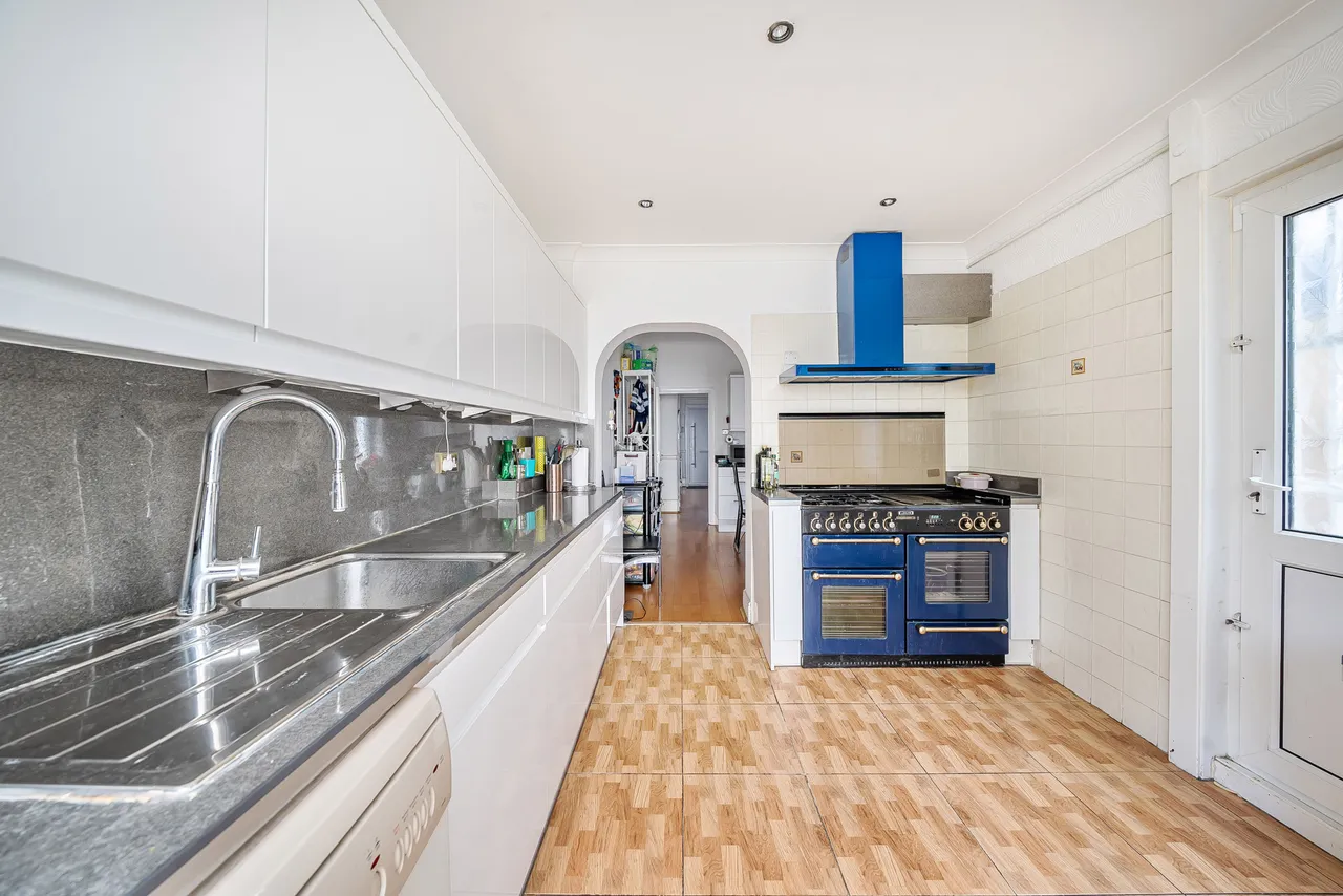 London, NW4, photo 15