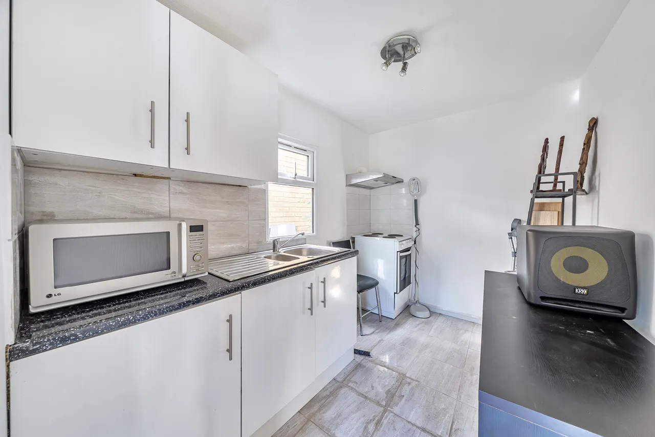 London, NW4, photo 14