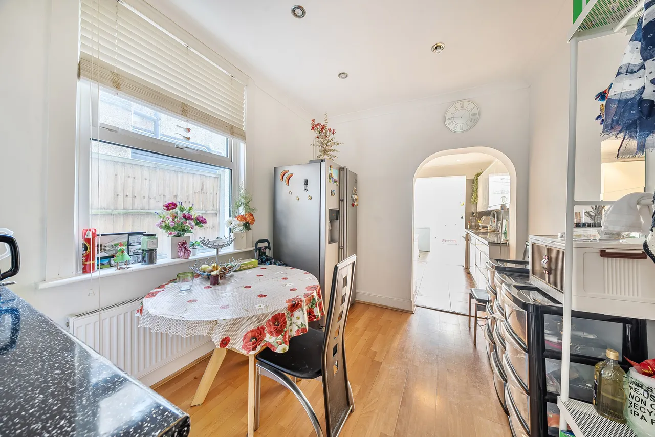 London, NW4, photo 8