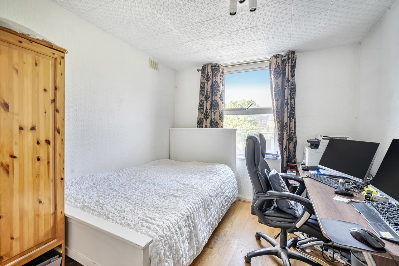 London, NW4, photo 6