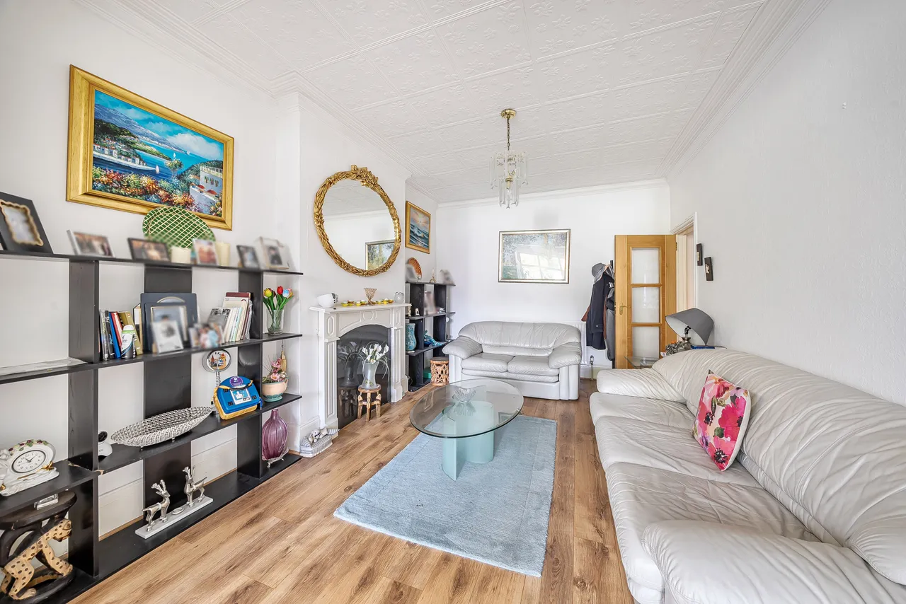 London, NW4, photo 13