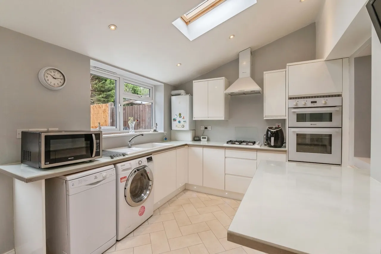 High Road, Laindon, Basildon, Essex, SS15, photo 3