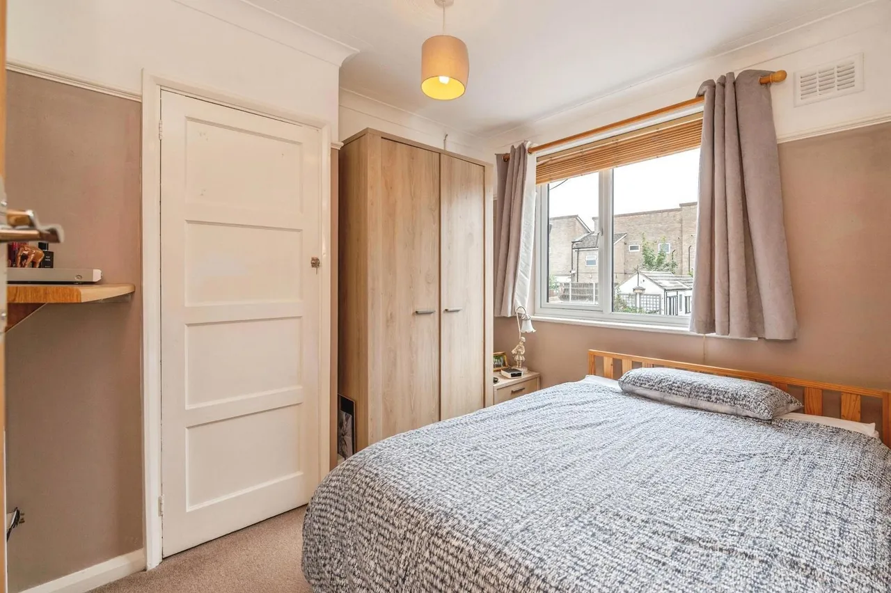 High Road, Laindon, Basildon, Essex, SS15, photo 9