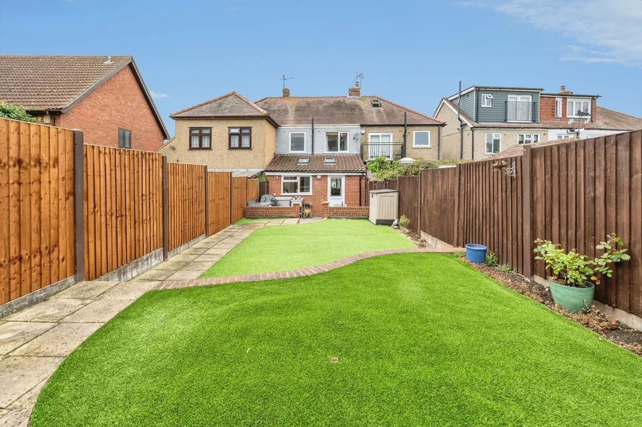 High Road, Laindon, Basildon, Essex, SS15, photo 5