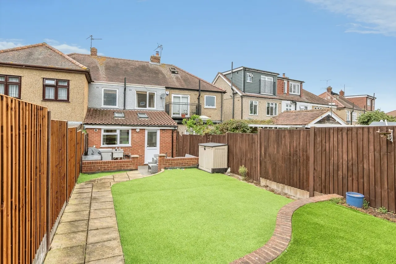 High Road, Laindon, Basildon, Essex, SS15, photo 11