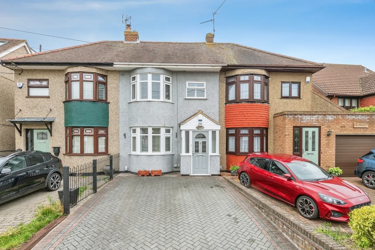 2 bed house for sale — High Road, Laindon, Basildon, Essex, SS15