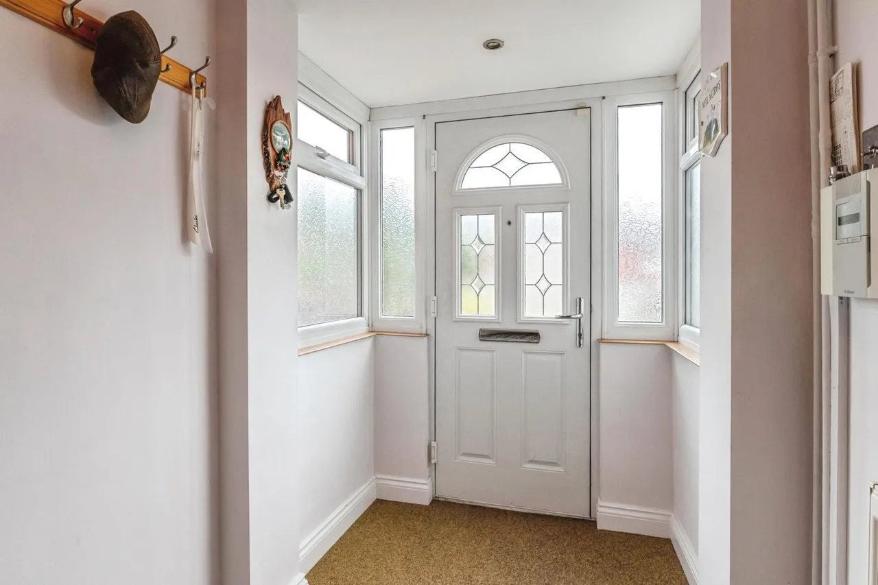 High Road, Laindon, Basildon, Essex, SS15, photo 12
