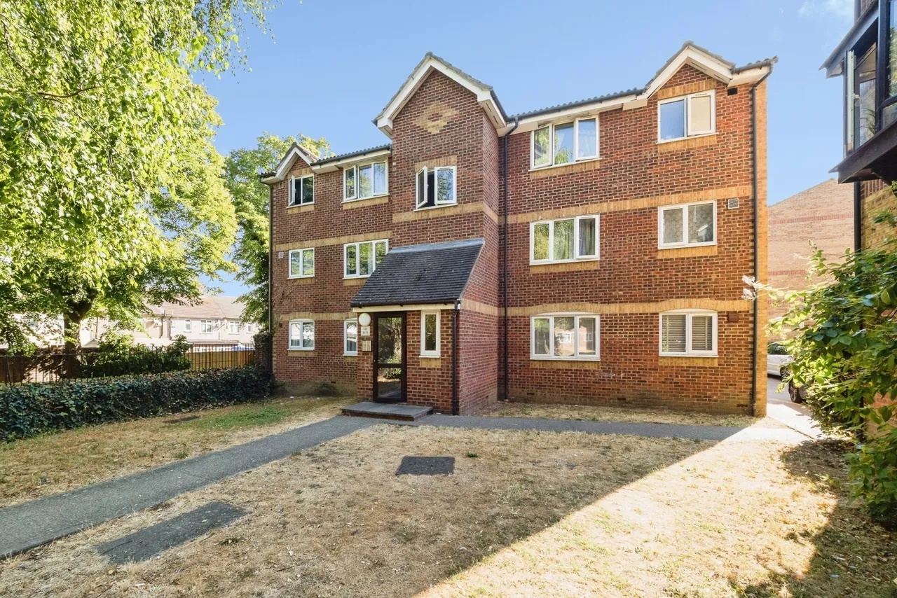 1 bed flat for sale, Greenslade Road, Barking, IG11