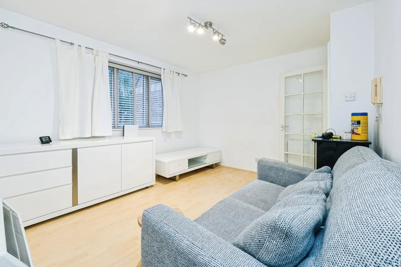 Greenslade Road, Barking, IG11, photo 3