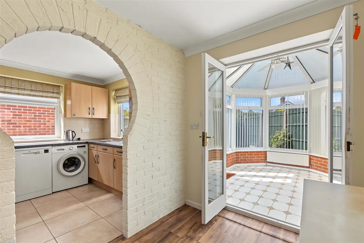 Dale Close, Breaston, DE72, photo 9
