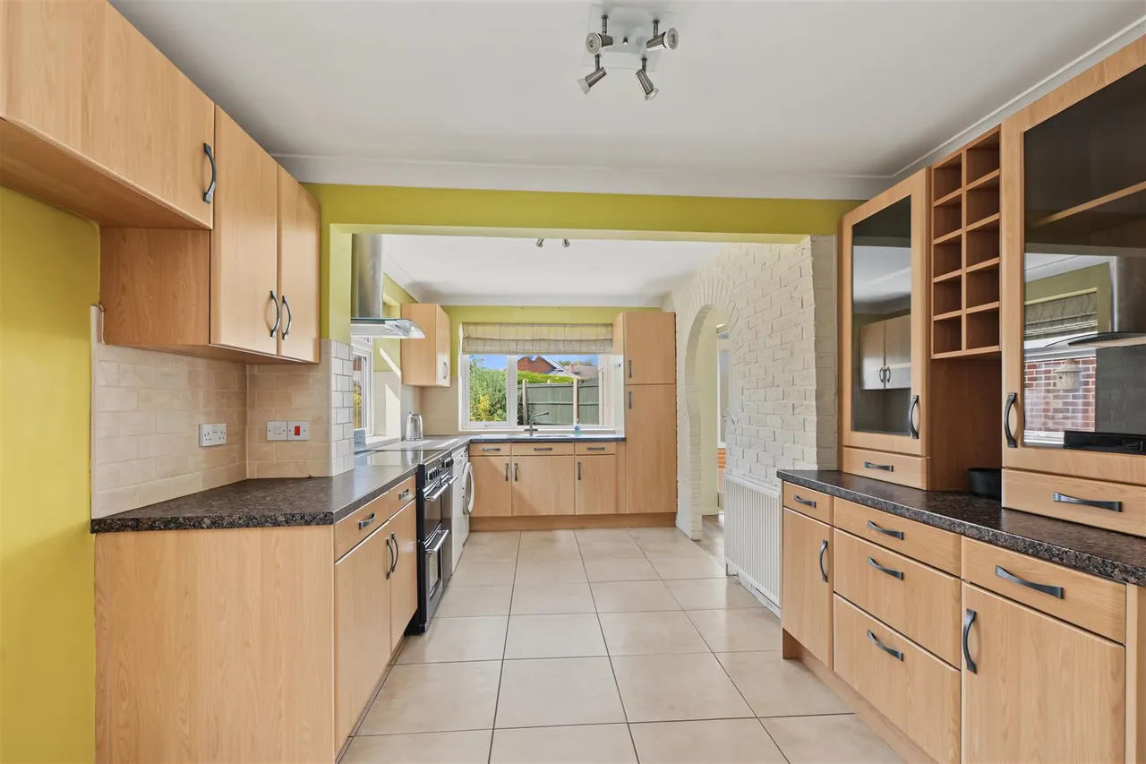 Dale Close, Breaston, DE72, photo 4