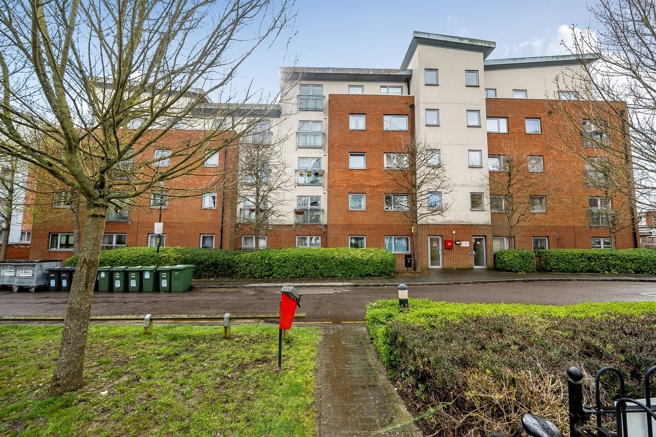 1 bed flat for sale — Charrington Place, St. Albans