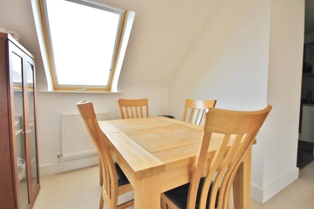 Vicarage Road, Egham, TW20, photo 6