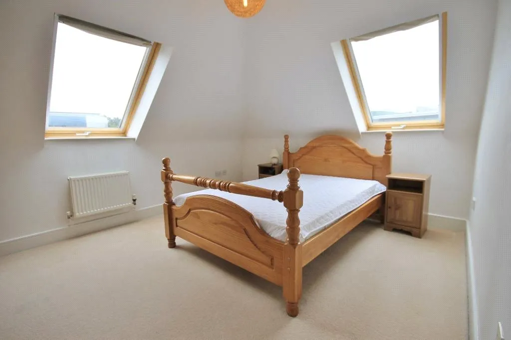 Vicarage Road, Egham, TW20, photo 4